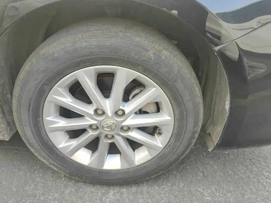 Toyota Camry — миниатюра 5