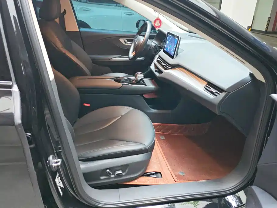 Hongqi Hongqi E-QM5 — миниатюра 8