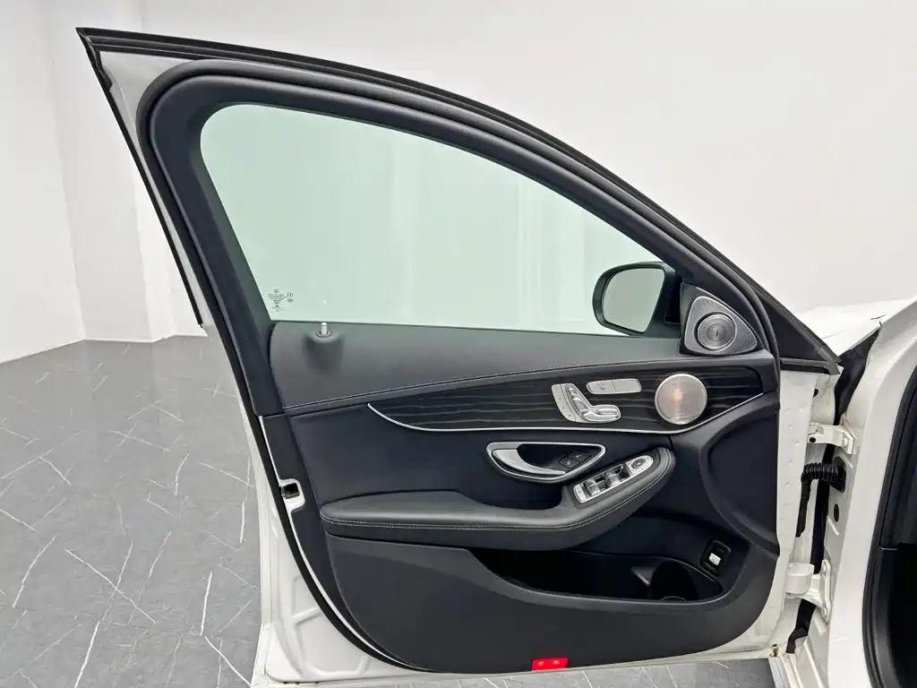 Mercedes-Benz C-Class — миниатюра 12