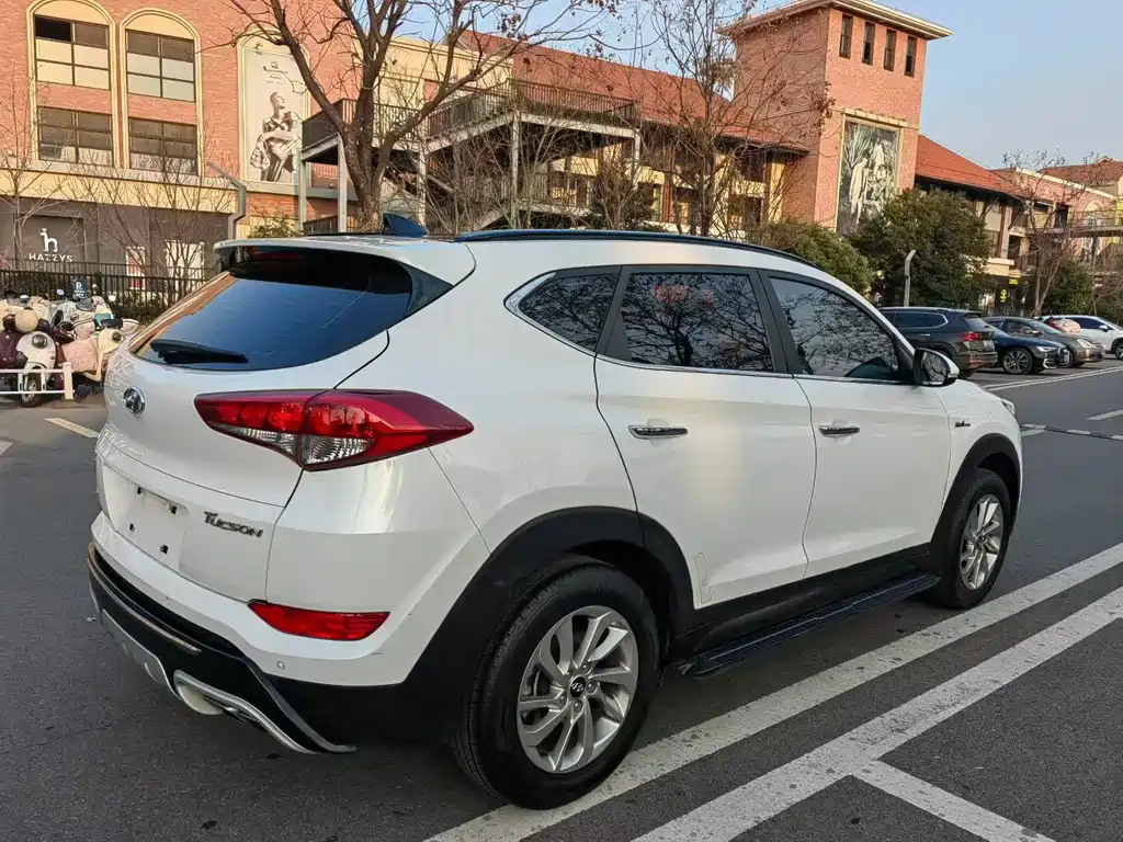HYUNDAI TUCSON