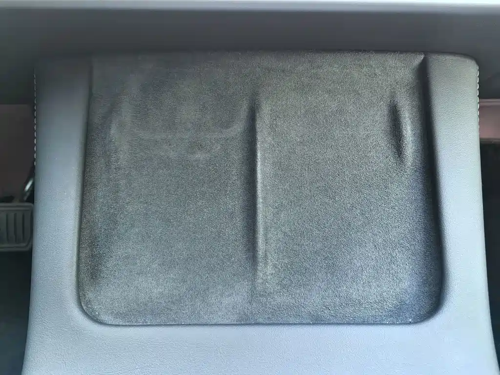 Tesla Model Y — миниатюра 21