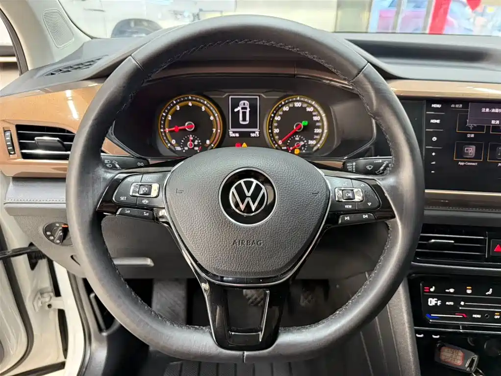 VOLKSWAGEN TUYUE