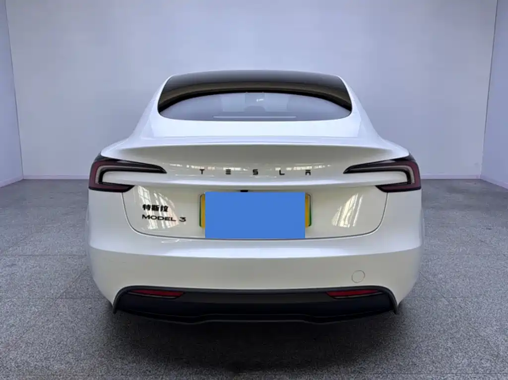Tesla Model 3 — миниатюра 8