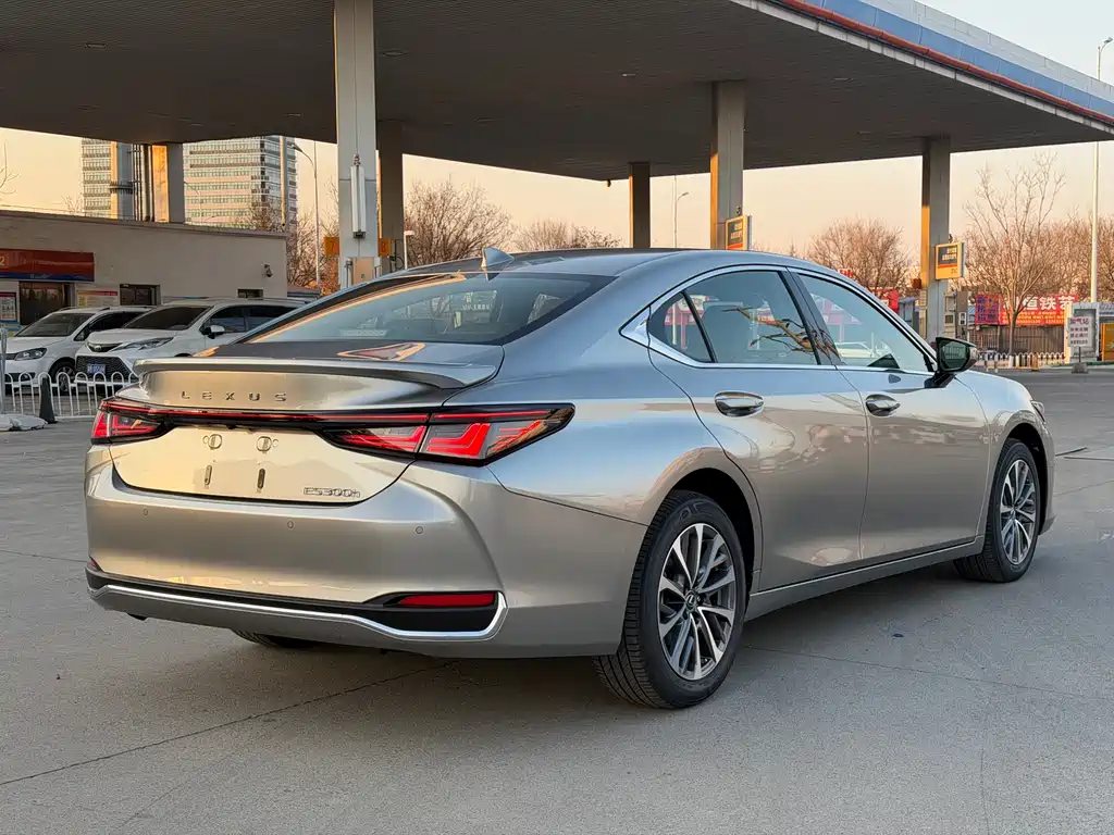 Lexus ES 2025 300h Premium