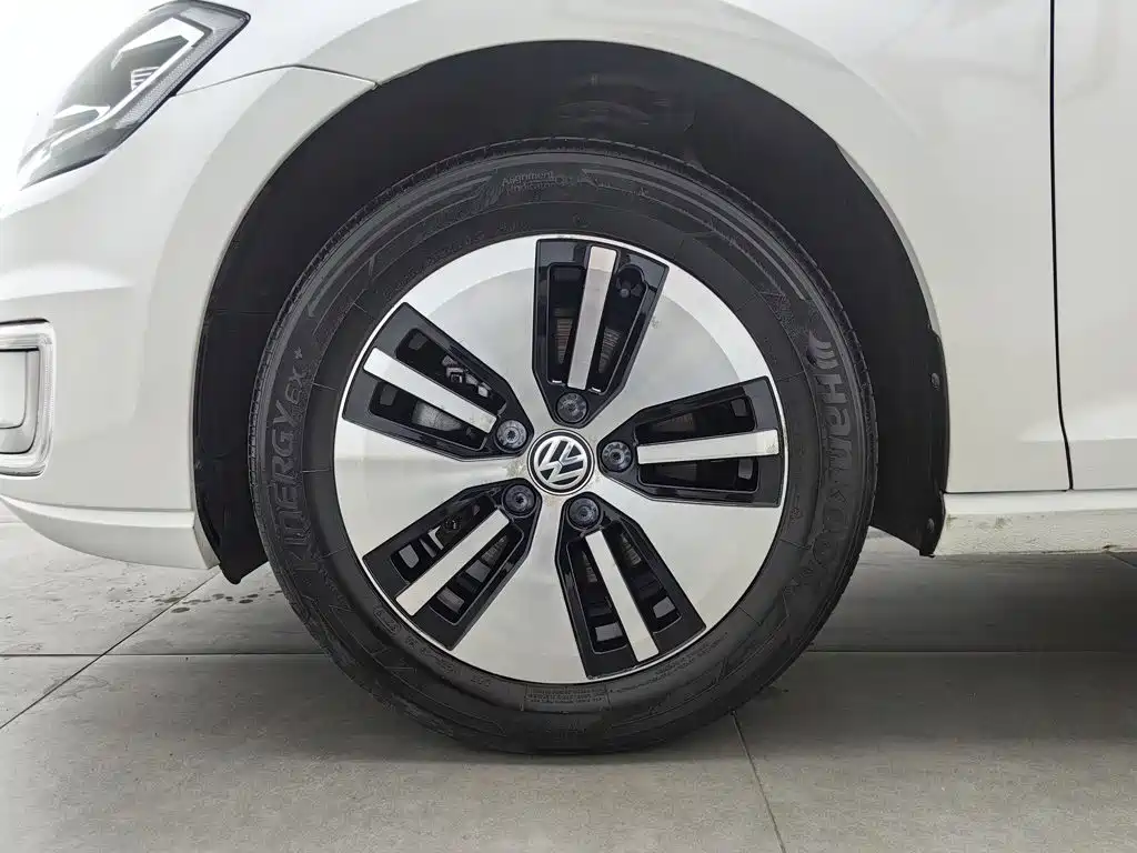 Volkswagen Golf EV — миниатюра 17