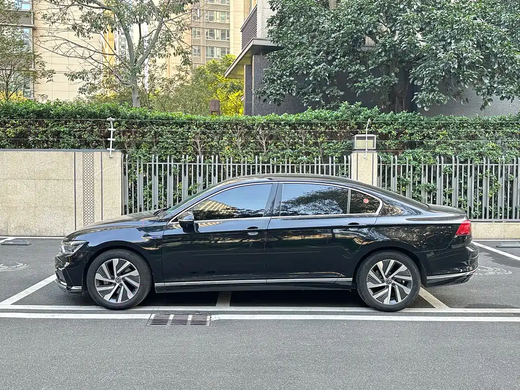 VOLKSWAGEN MAGOTAN GTE PLUG IN HYBRID