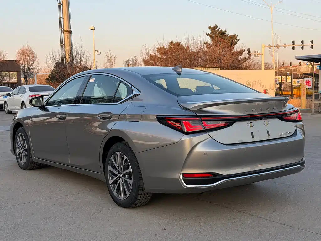 Lexus ES 2025 300h Premium