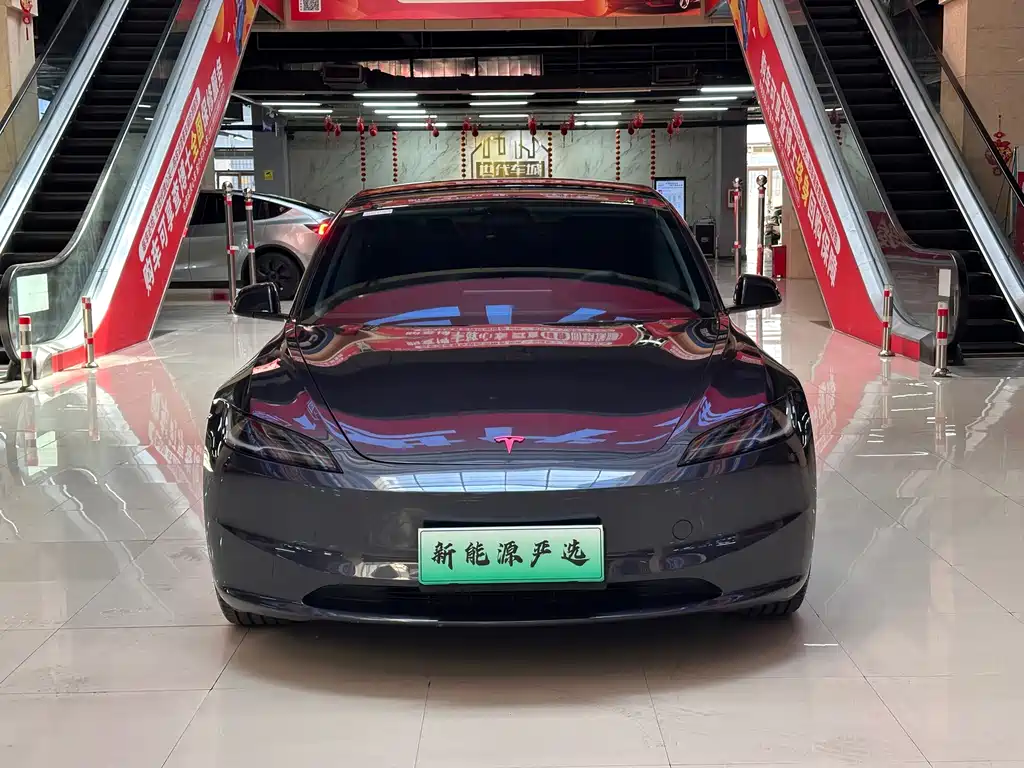 Tesla Model 3 — миниатюра 2