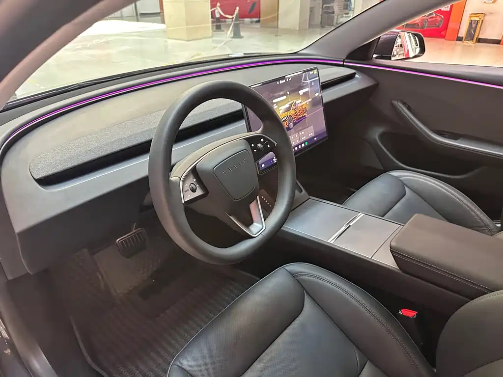 Tesla Model 3 — миниатюра 11