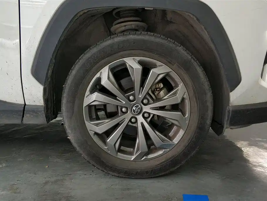 Toyota RAV4 2023 2.0L CVT Plus
