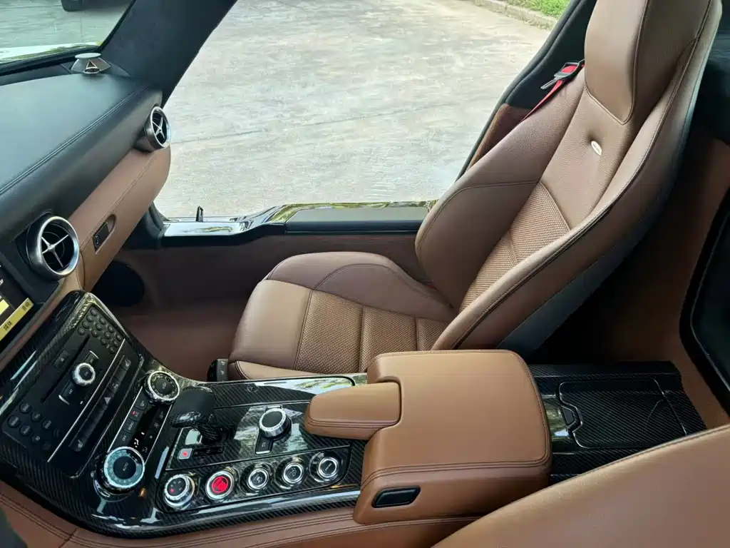 Mercedes-Benz SLS AMG — миниатюра 5