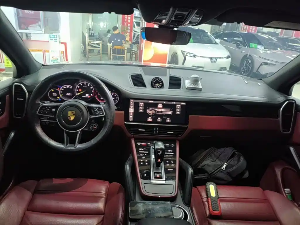 Porsche Cayenne Hybrid — миниатюра 10