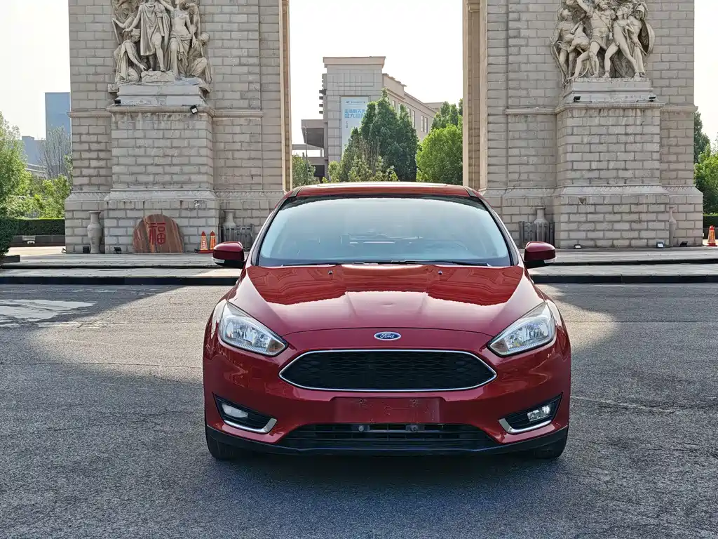 Ford Focus 2017 EcoBoost 180 AT Elite