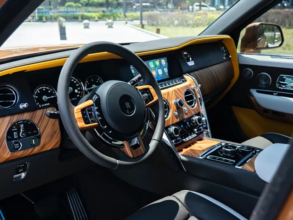 Rolls-Royce Cullinan 2024 мест