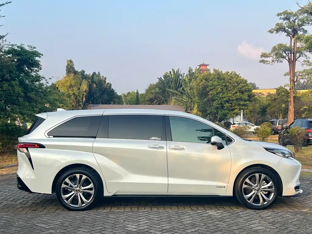 Toyota Sienna — миниатюра 4