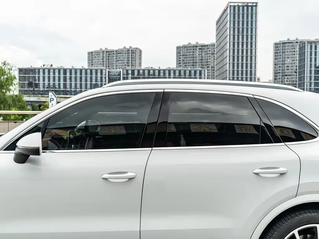 Porsche Cayenne — миниатюра 10