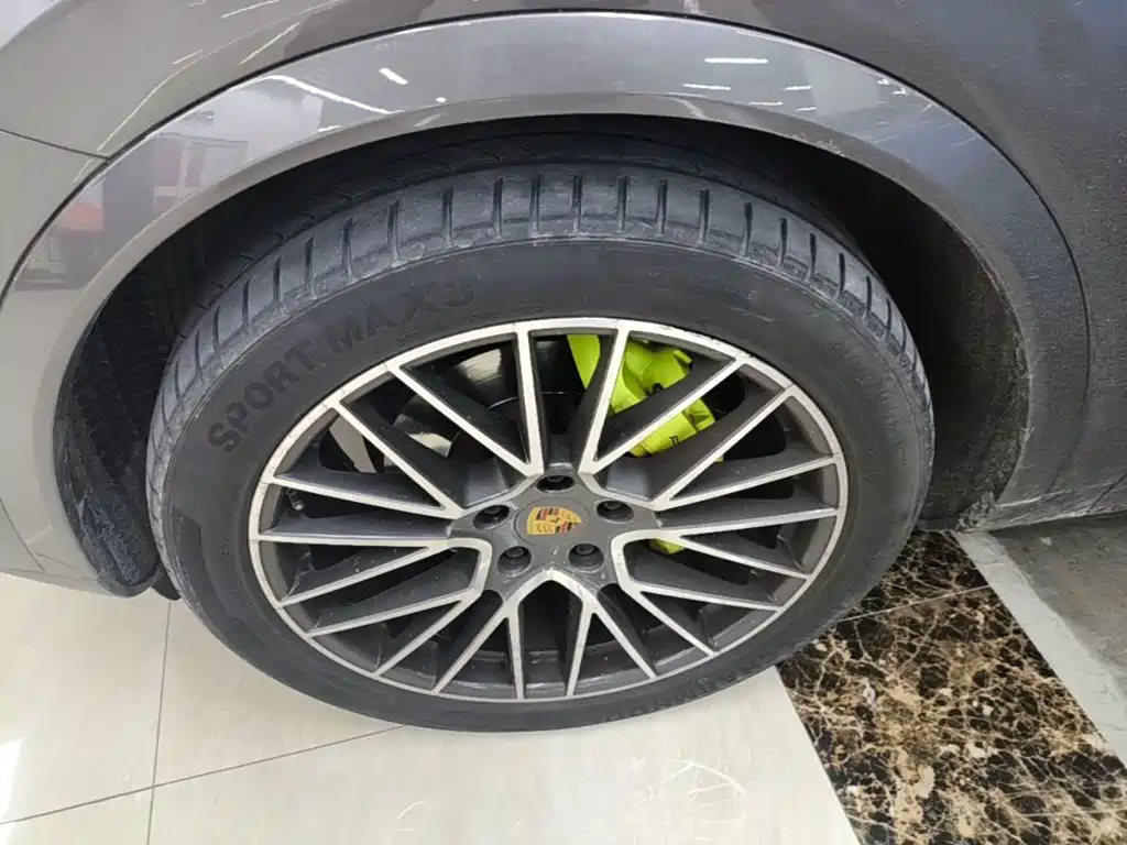 Porsche Cayenne Hybrid — миниатюра 23