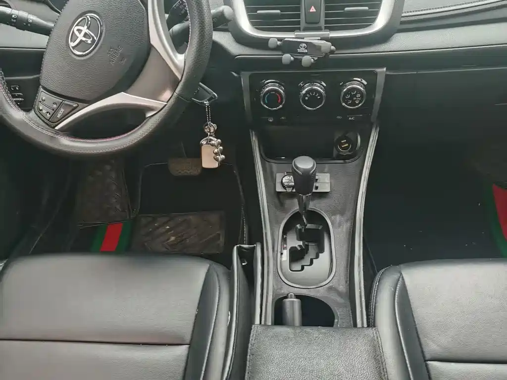 Toyota Yaris L — миниатюра 5