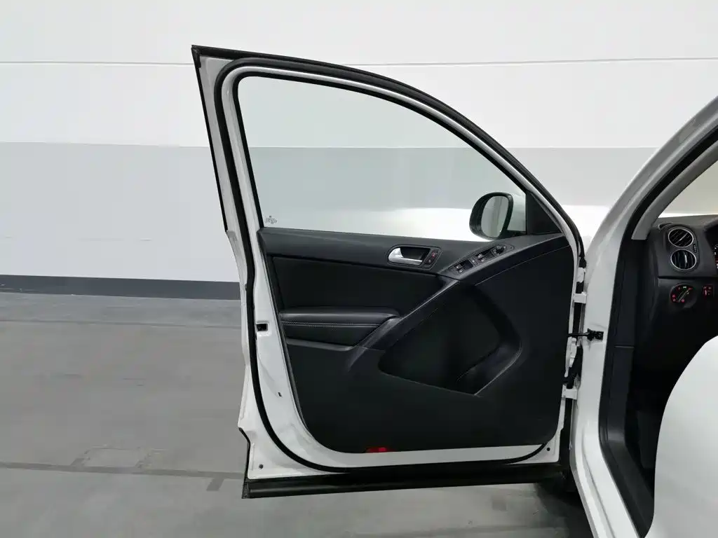 Volkswagen Tiguan — миниатюра 8