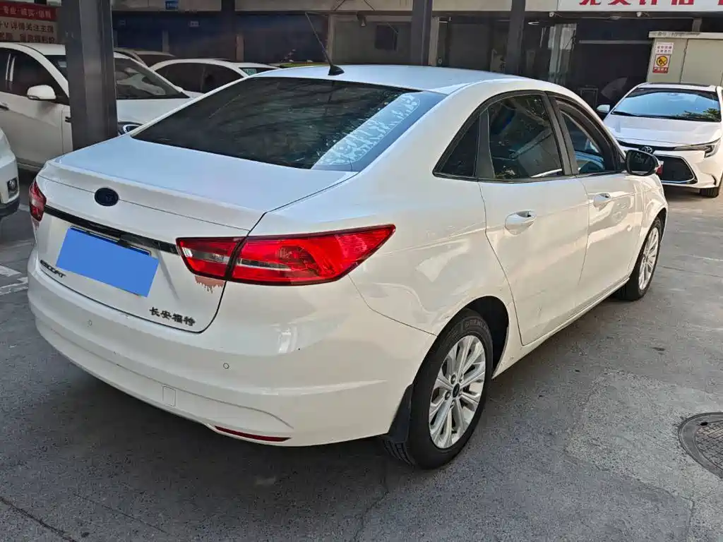 Ford Escort — миниатюра 10