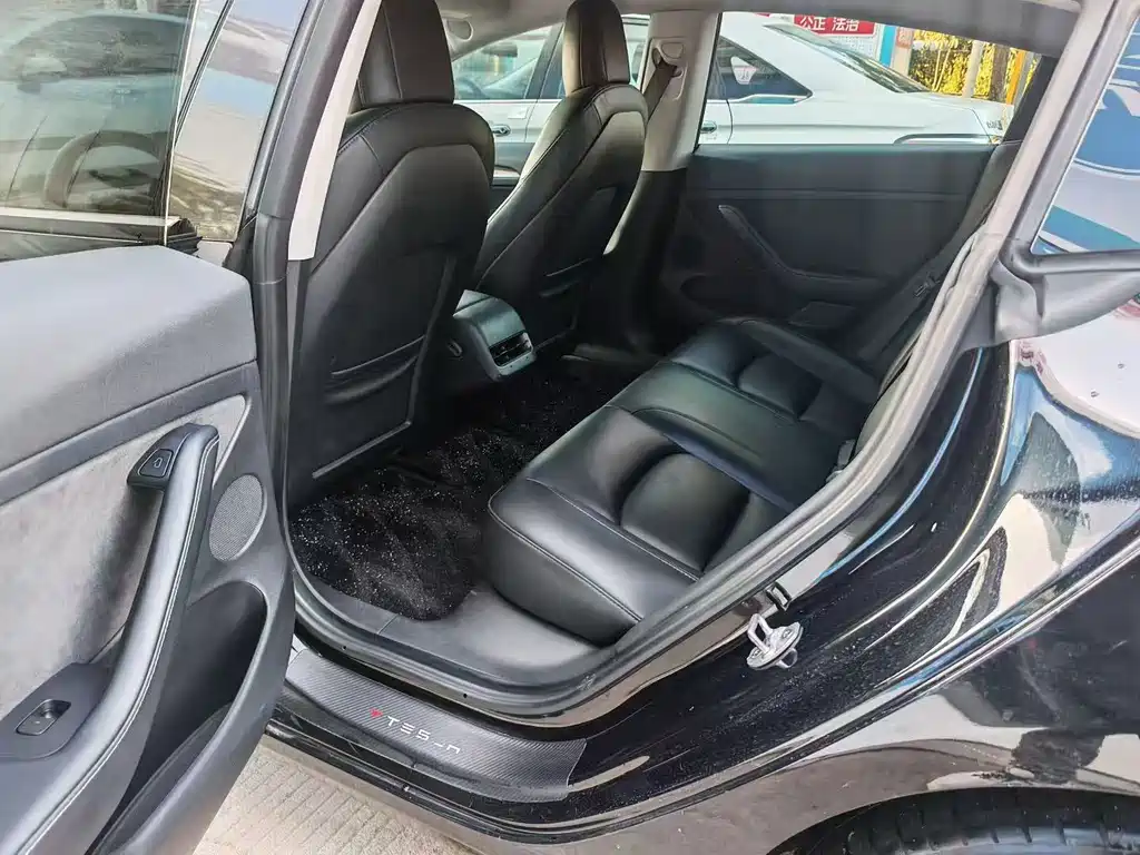 Tesla Model 3 — миниатюра 5