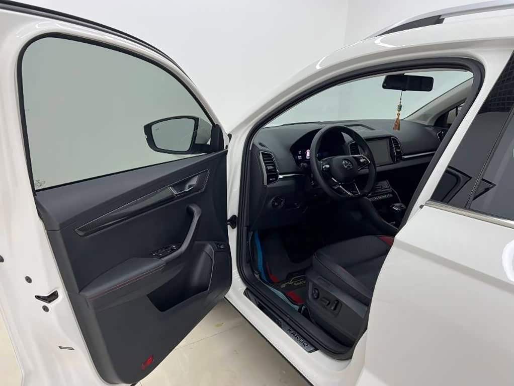 Skoda Karoq 1.4 л 2022 г. Белый, пробег 30000 км