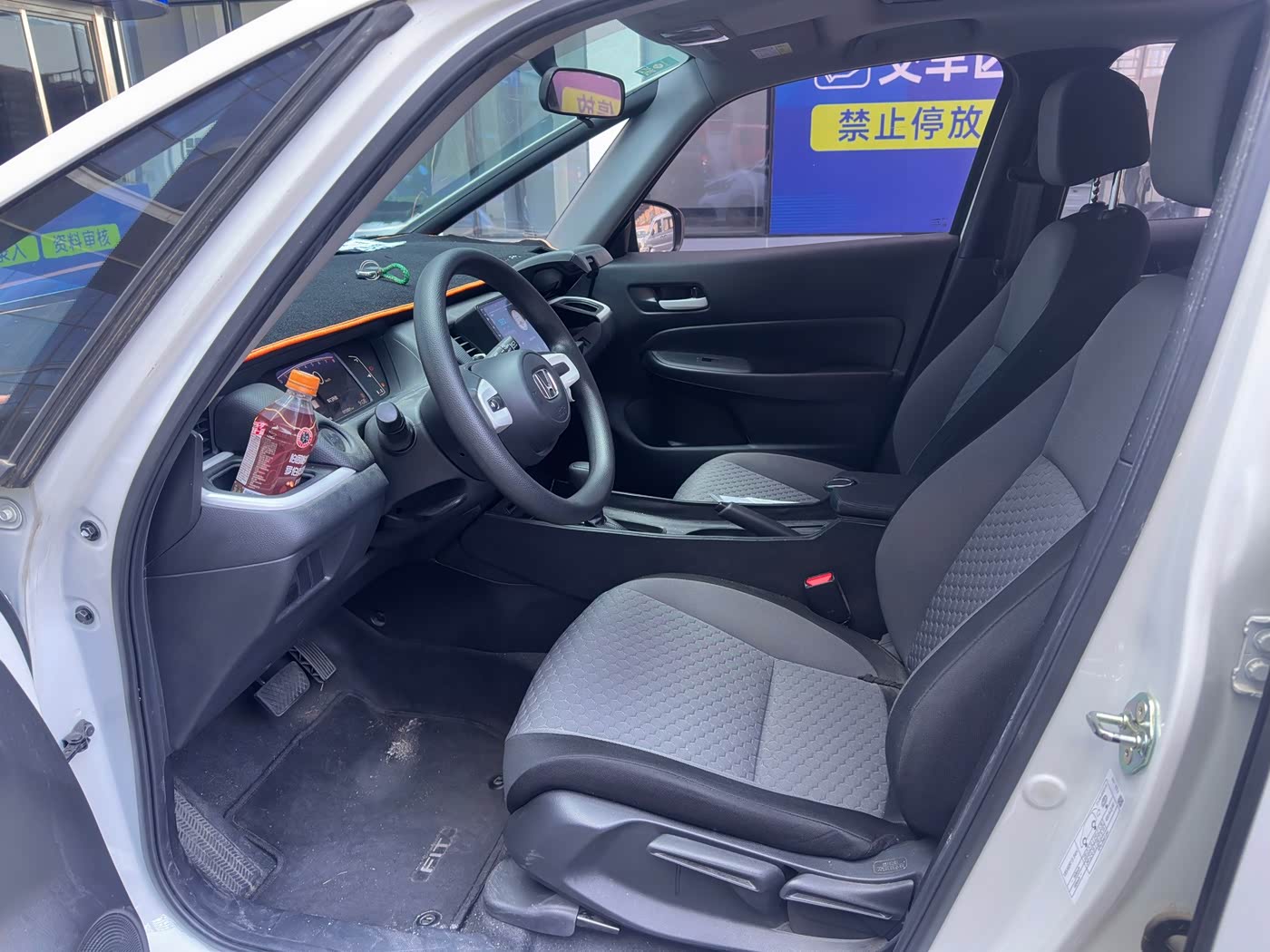 Honda Fit 1.5 л 2023 г. Белый, пробег 15000 км