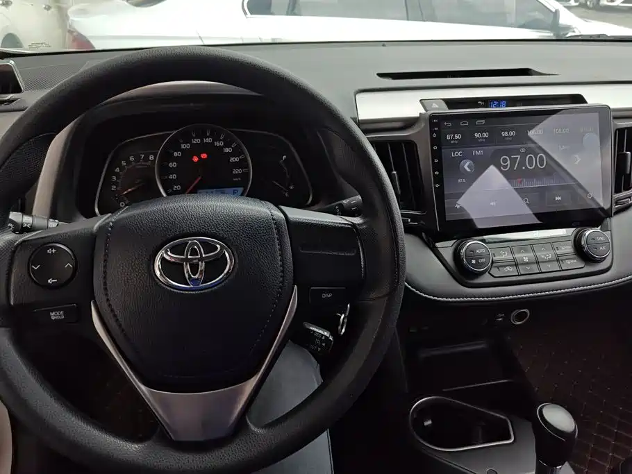 Toyota RAV4 — миниатюра 12