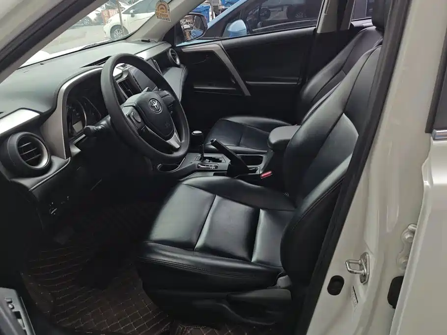 Toyota RAV4 — миниатюра 9