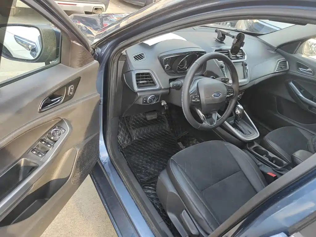 Ford Escort — миниатюра 16