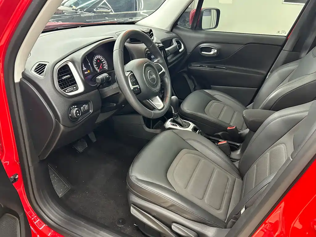 Jeep Renegade 220T Auto Leading Edition, фото 8