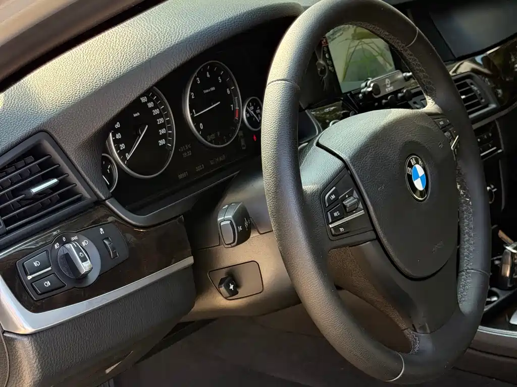 BMW 5 Series — миниатюра 14