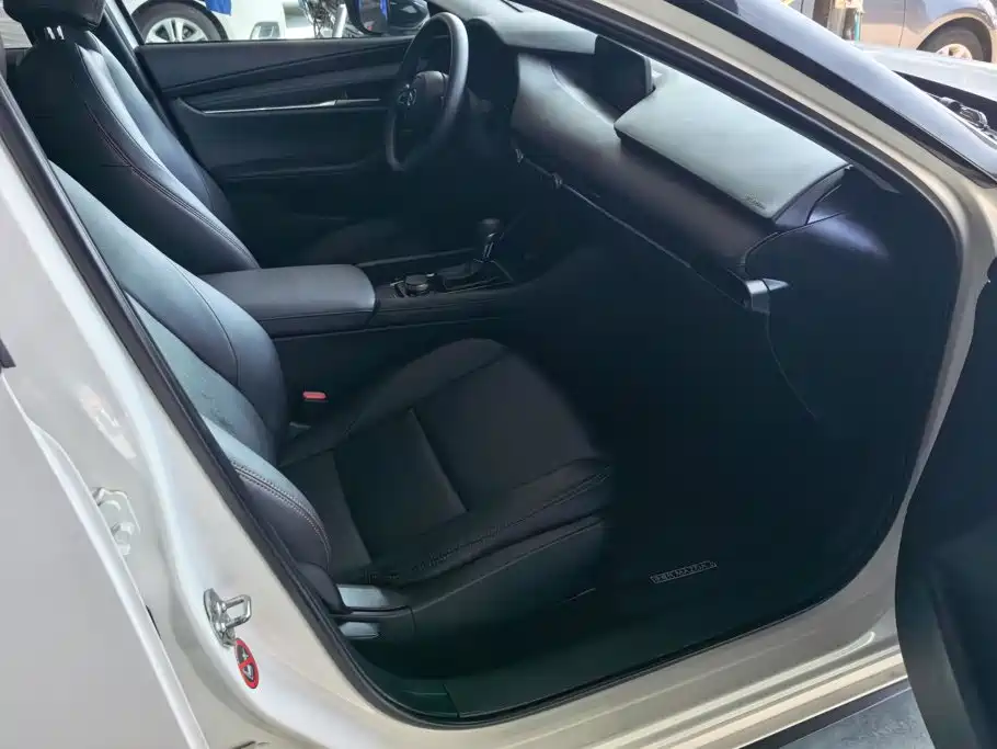 Mazda 3 Axela — миниатюра 8