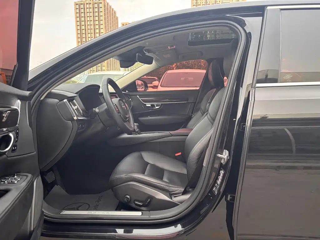 Volvo S90 — миниатюра 4