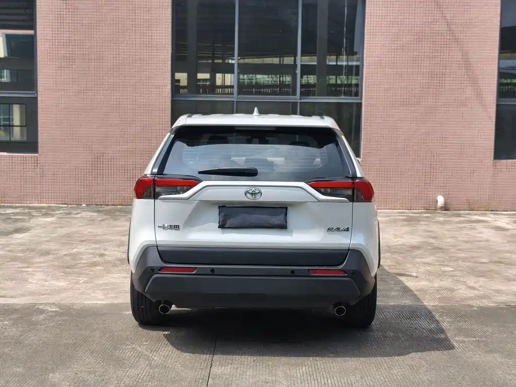 Toyota RAV4 — миниатюра 7