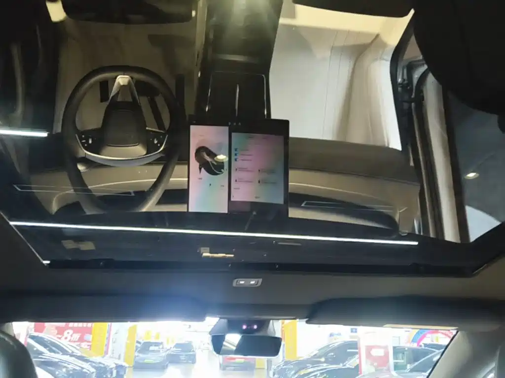Tesla Model Y L — миниатюра 18