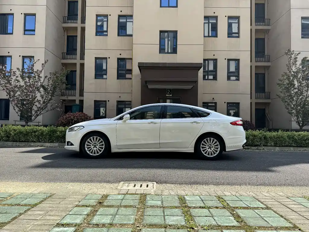 Ford Mondeo 2013 2.0L GTDi200 Fashion