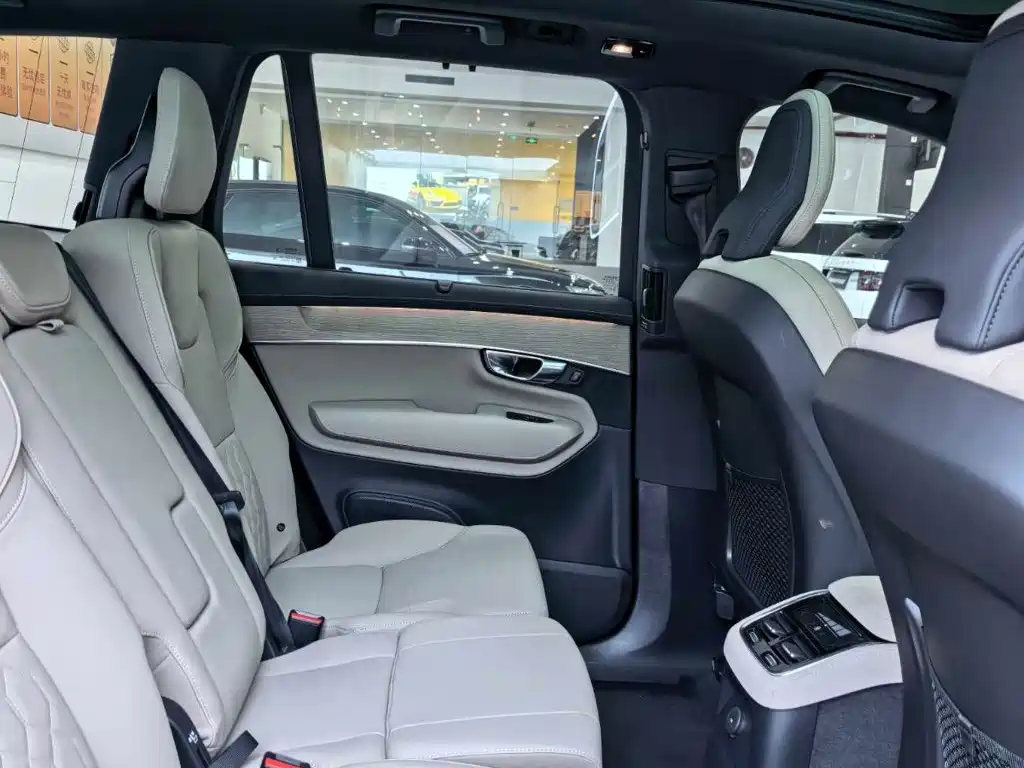 Volvo XC90 PHEV — миниатюра 7