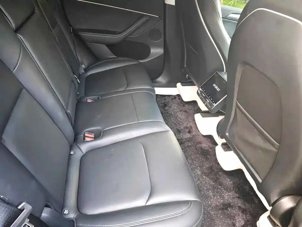 Tesla Model Y — миниатюра 7