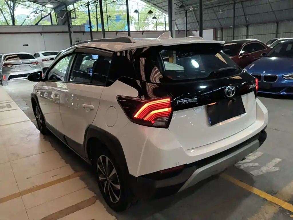 Toyota Yaris L — миниатюра 5
