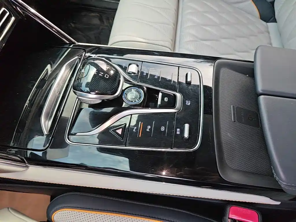 BYD Tang New Energy — миниатюра 14