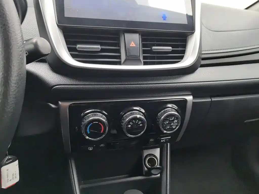 Toyota Yaris L — миниатюра 12