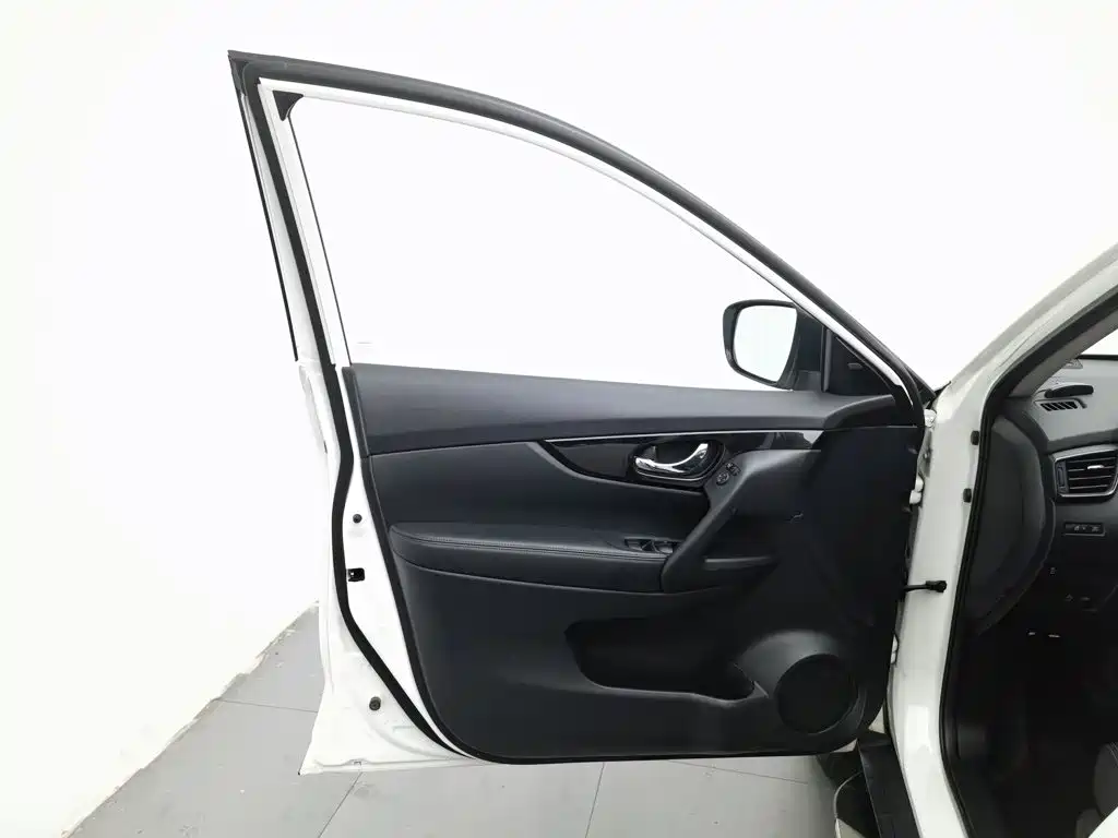 Nissan X-Trail — миниатюра 8