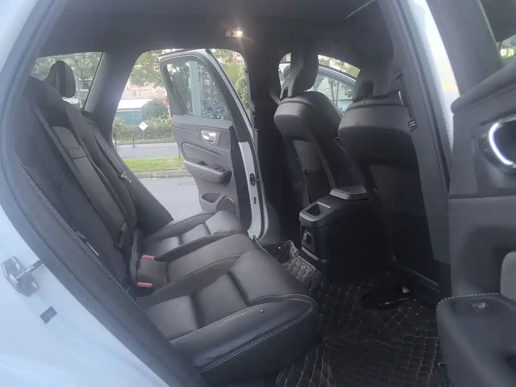 Volvo XC60 PHEV — миниатюра 20