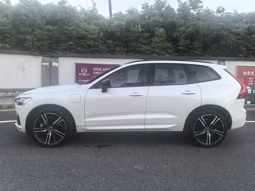 Volvo XC60 PHEV — миниатюра 4