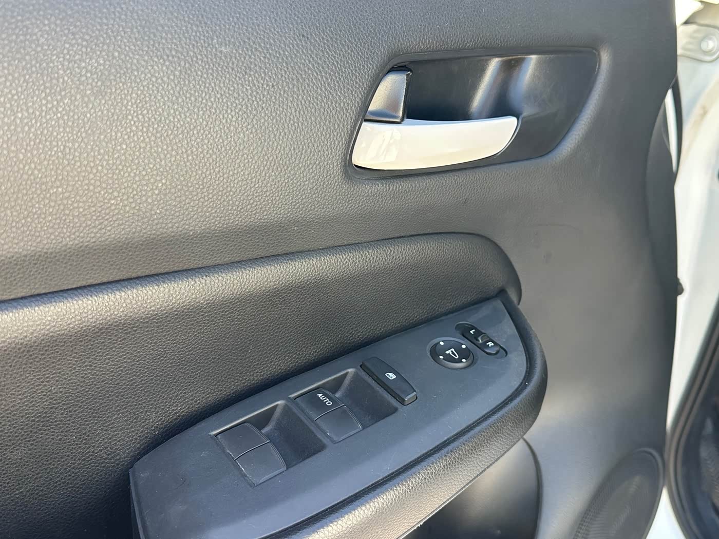 Honda Fit 1.5 л 2023 г. Белый, пробег 43000 км