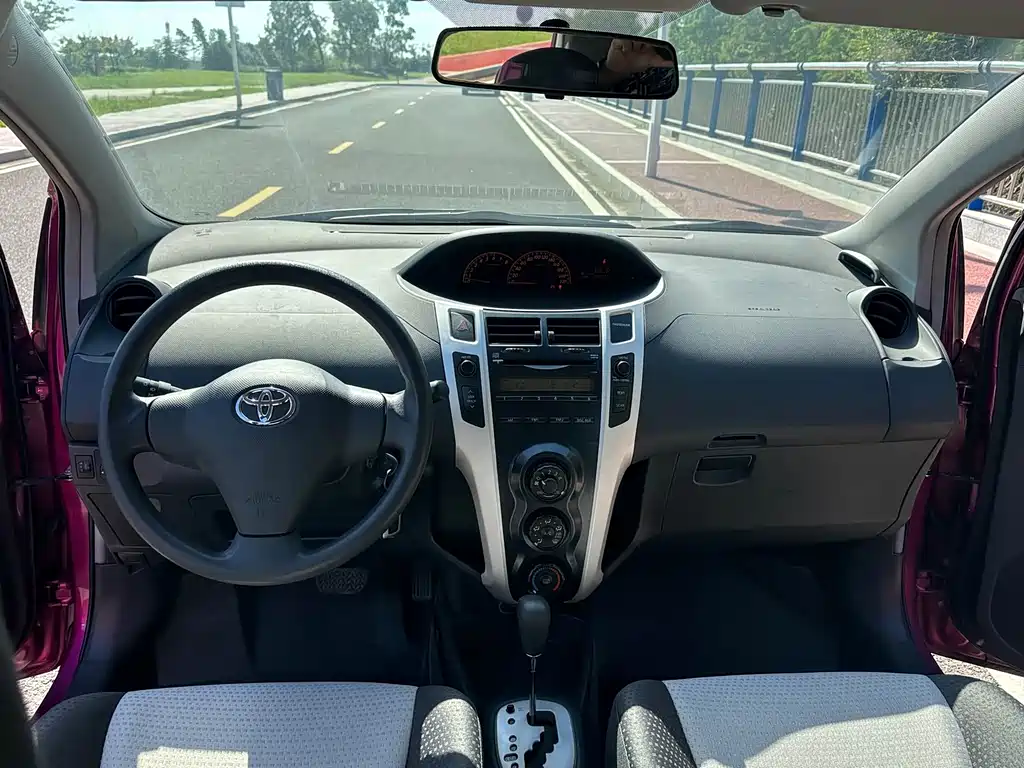 Toyota Yaris — миниатюра 10