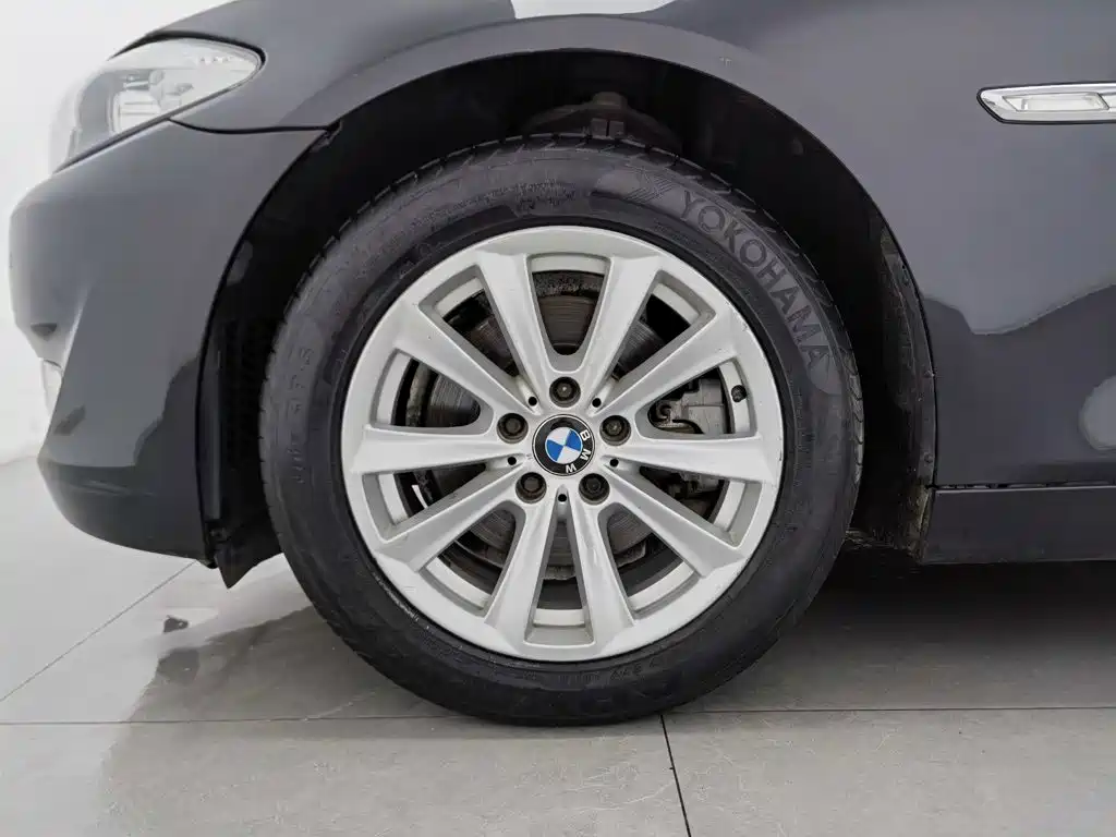 BMW 5 Series — миниатюра 17