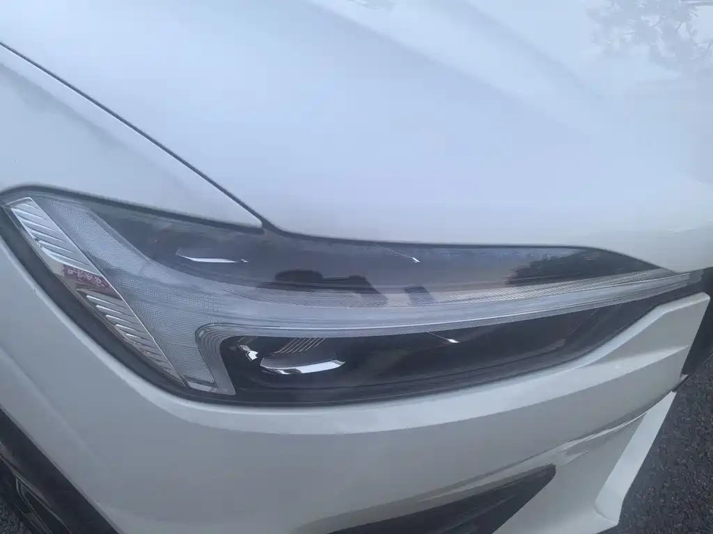 Volvo XC60 PHEV — миниатюра 10