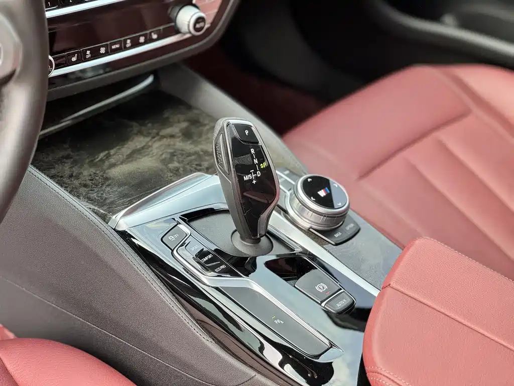 BMW 5 Series — миниатюра 7